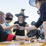 Stavìní máje v Holici u Olomouce