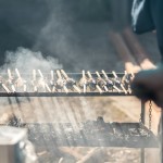 Stavìní máje v Holici u Olomouce