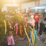 Stavìní máje v Holici u Olomouce