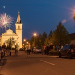 Stavìní máje v Holici u Olomouce