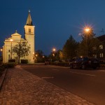 Stavìní máje v Holici u Olomouce